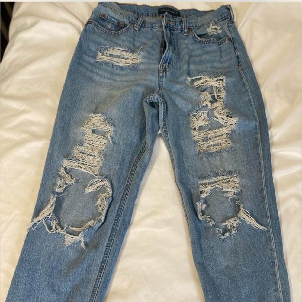 "Mom Jean" Light Blue Aeropostale Ripped
Straight-Baggy Jean
